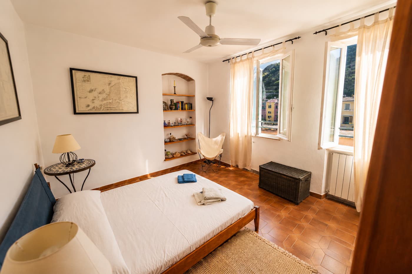 Main bedroom in La Nave apartment in Riomaggiore