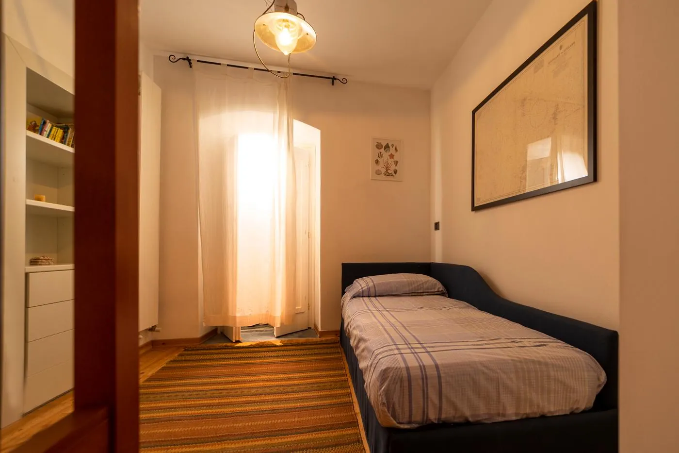 Children bedroom with single bed